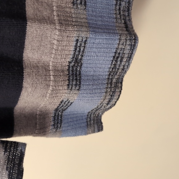 Striped V-Neck Long Sleeve Top Size M - Picture 5 of 8